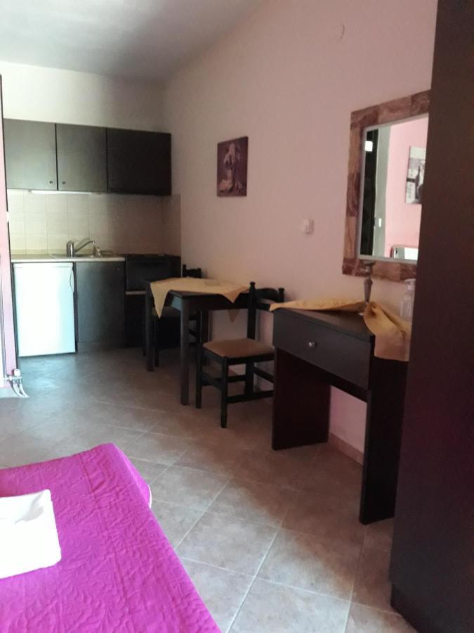 To Konaki Káto Loutrákion Dış mekan fotoğraf