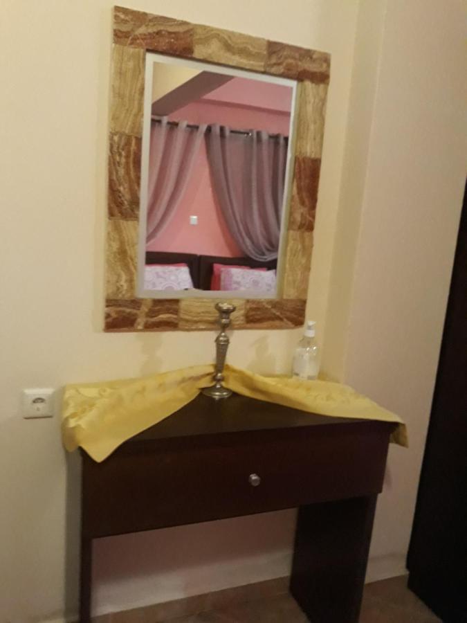 To Konaki Káto Loutrákion Dış mekan fotoğraf